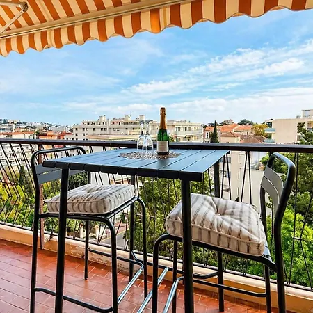 Cozy 1-bedroom With Terrace In Quiet Cannes